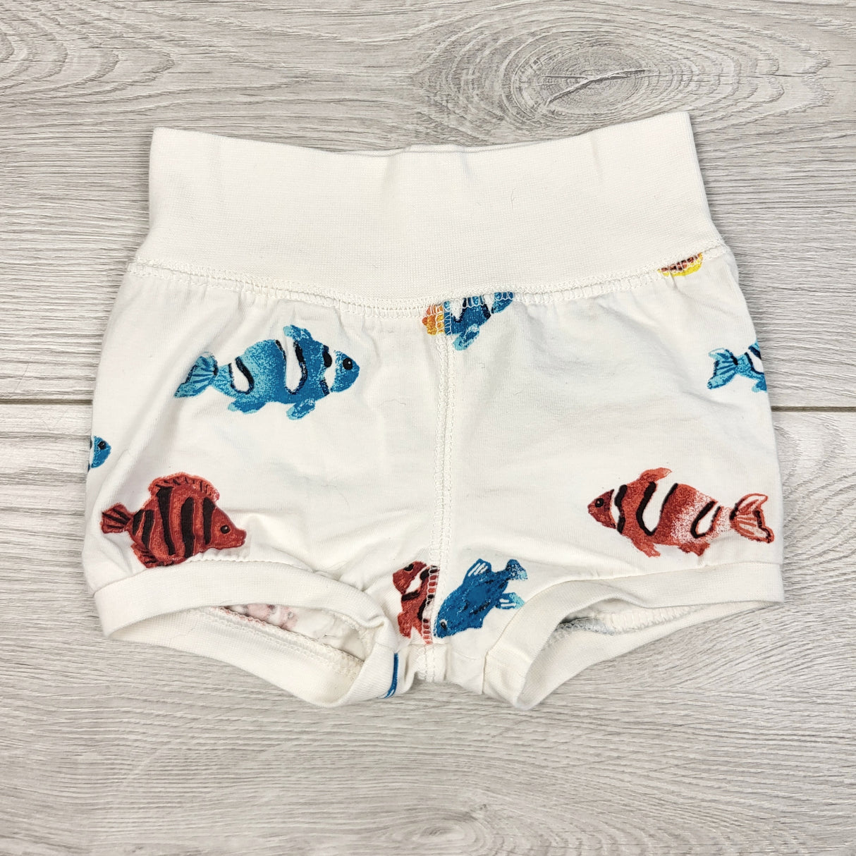 RBEN5 - H and M cotton shorts with fish. Size 2-4 months