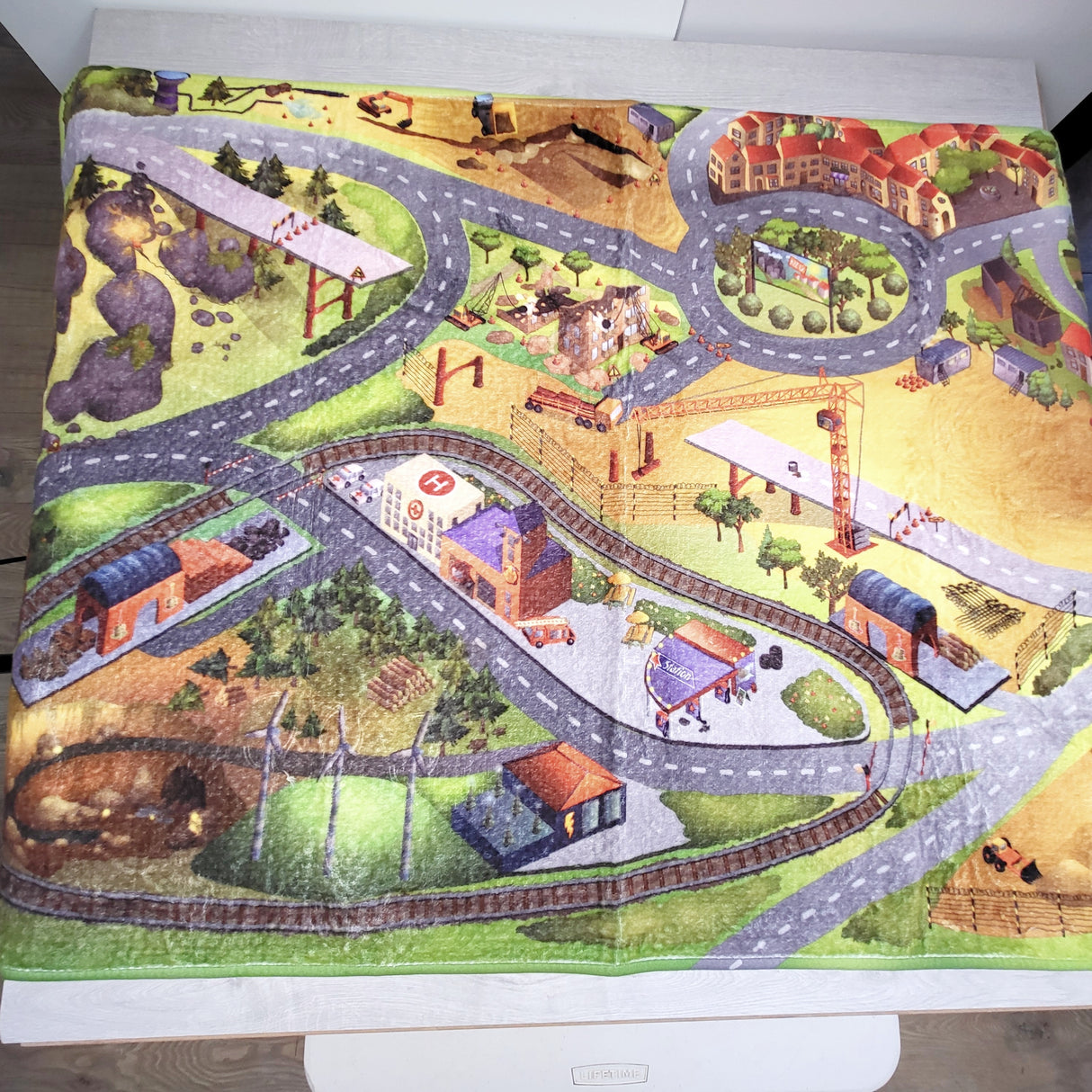 RBEN5 - Large plush playmat rug. LOCAL pick up or delivery only