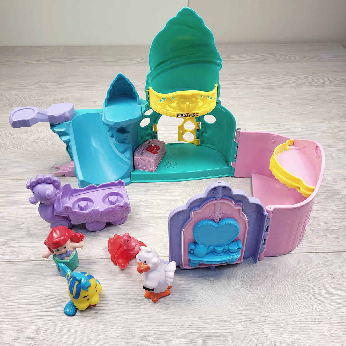 LHEP2 - Fisher-Price Little People Disney Ariel Playset. LOCAL pick up or delivery only