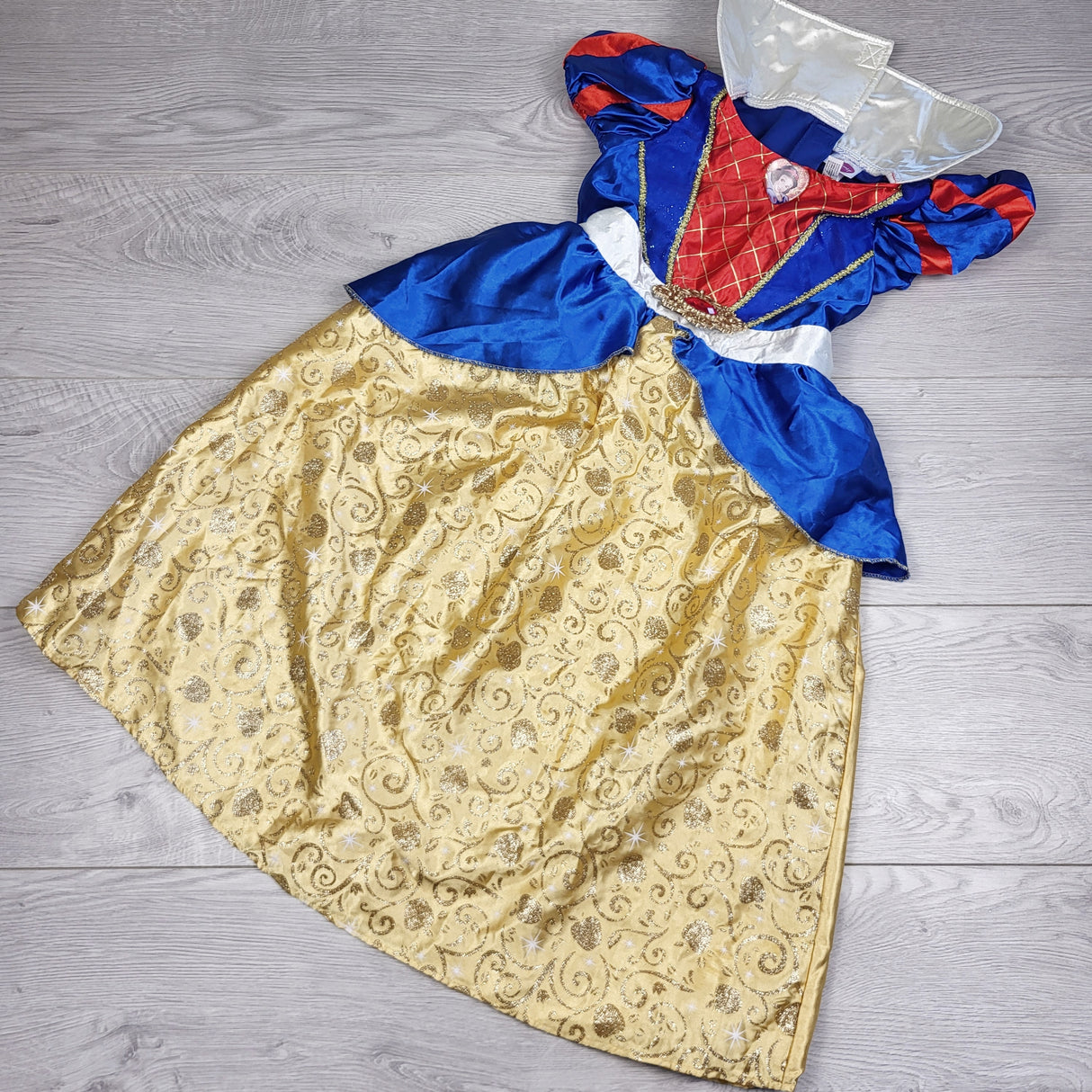 LHEP2  - Snow White princess costume. Size 4-6 Years