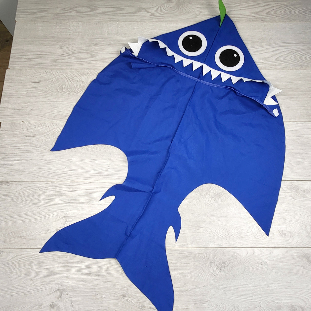 LHEP2 - Blue hooded shark cape