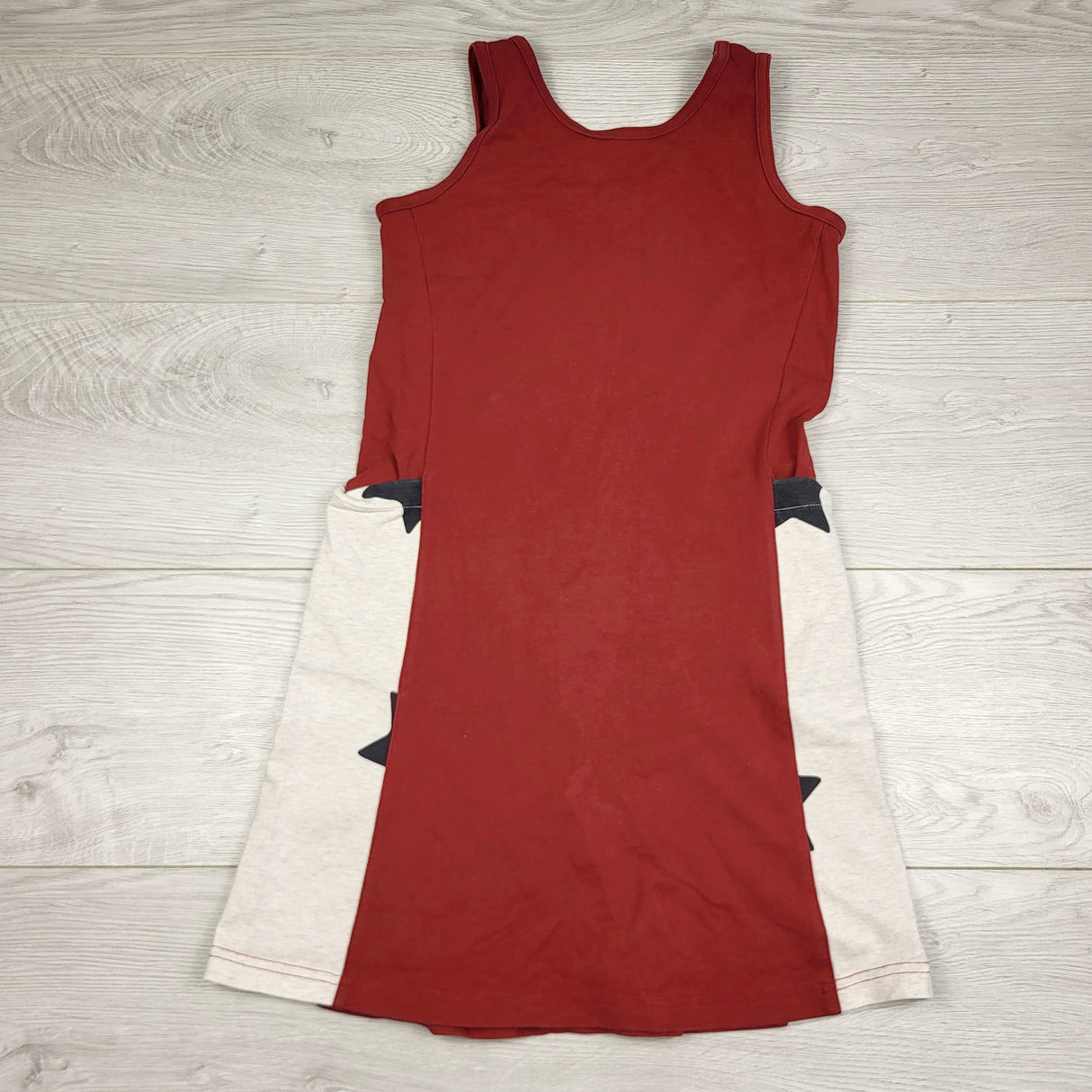 MHL2 - Peekaboo Beans red and grey sleeveless dress with stars. Size 6 🍁