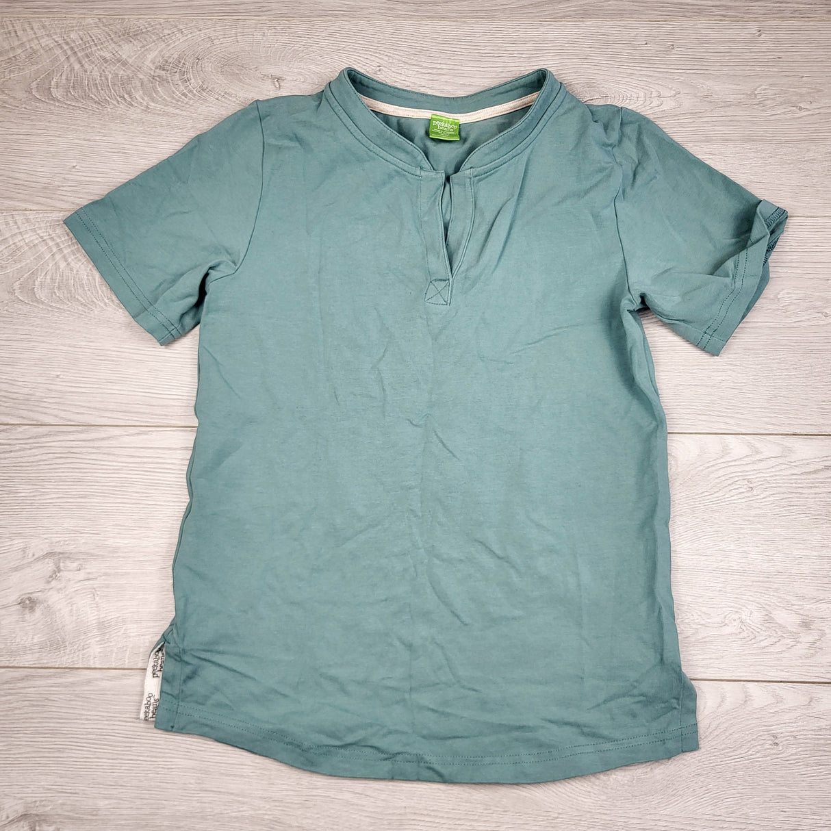 MHL2 - Peekaboo Beans aqua coloured t-shirt. Size 10 🍁