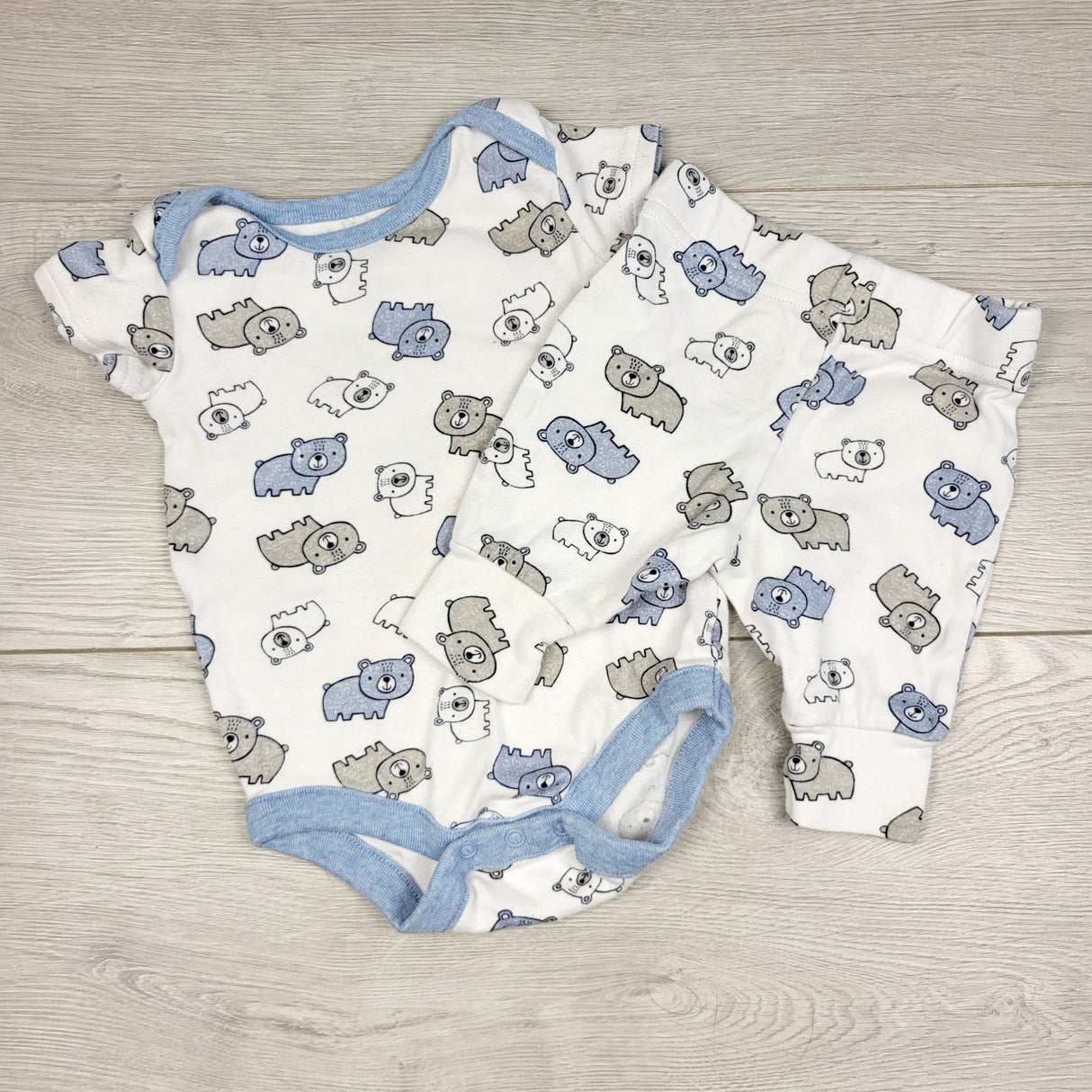 STFT1 - George 2pc set with bears. Newborn size