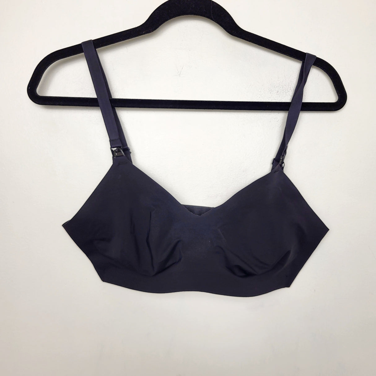 KLJ1 - Knix black Bliss leakproof nursing bra. Size 4 (34D)