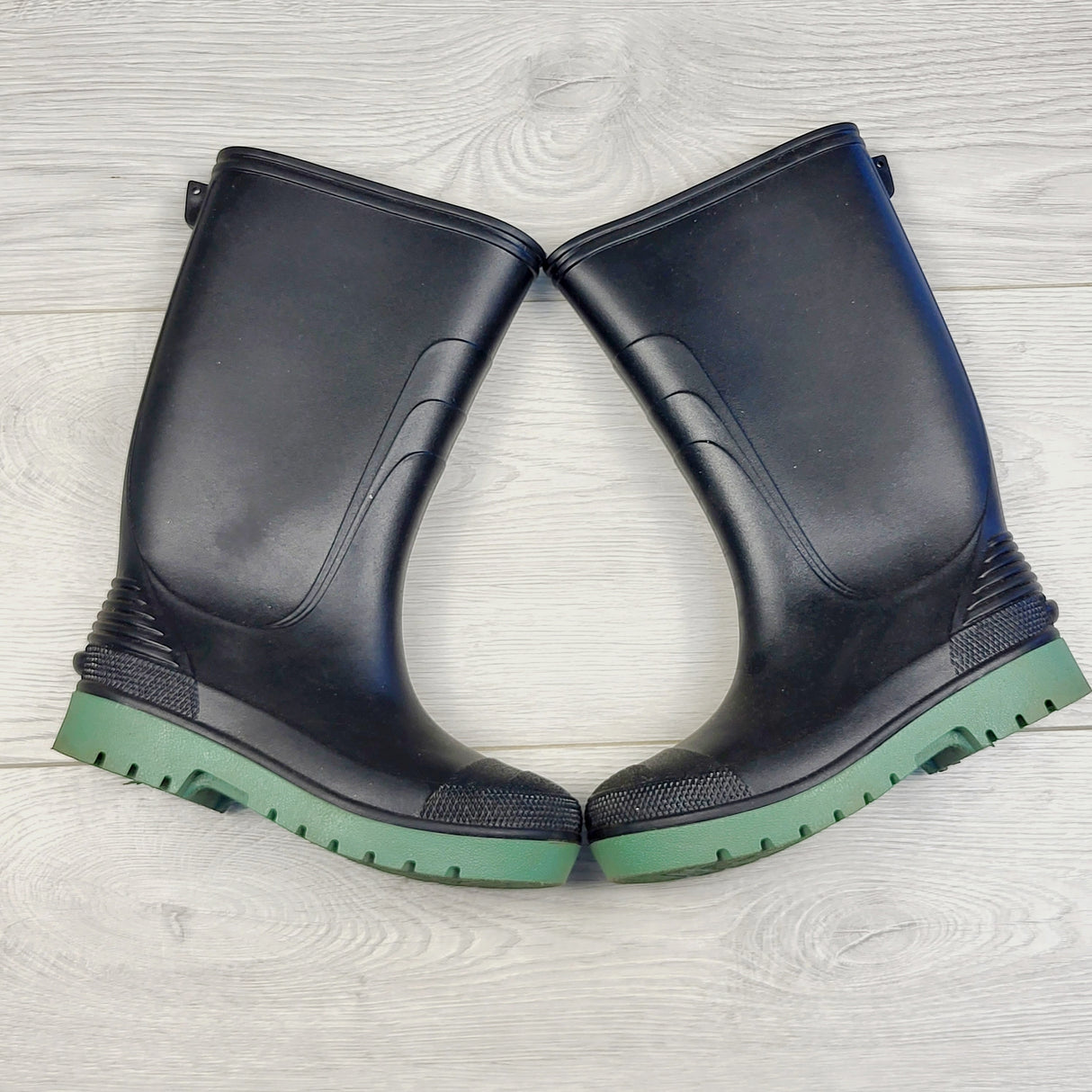JFAR1 - Black and green rubber boots. Size 13
