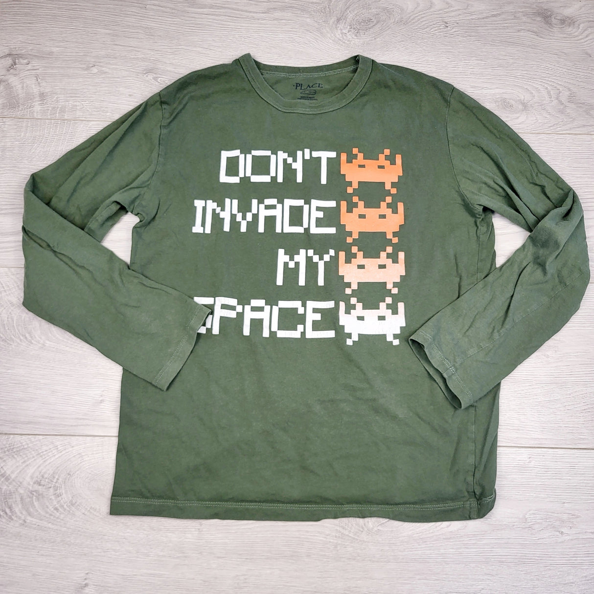 PS03 - Children's Place green "Don't Invade My Space" long sleeved top. Sie 10/12