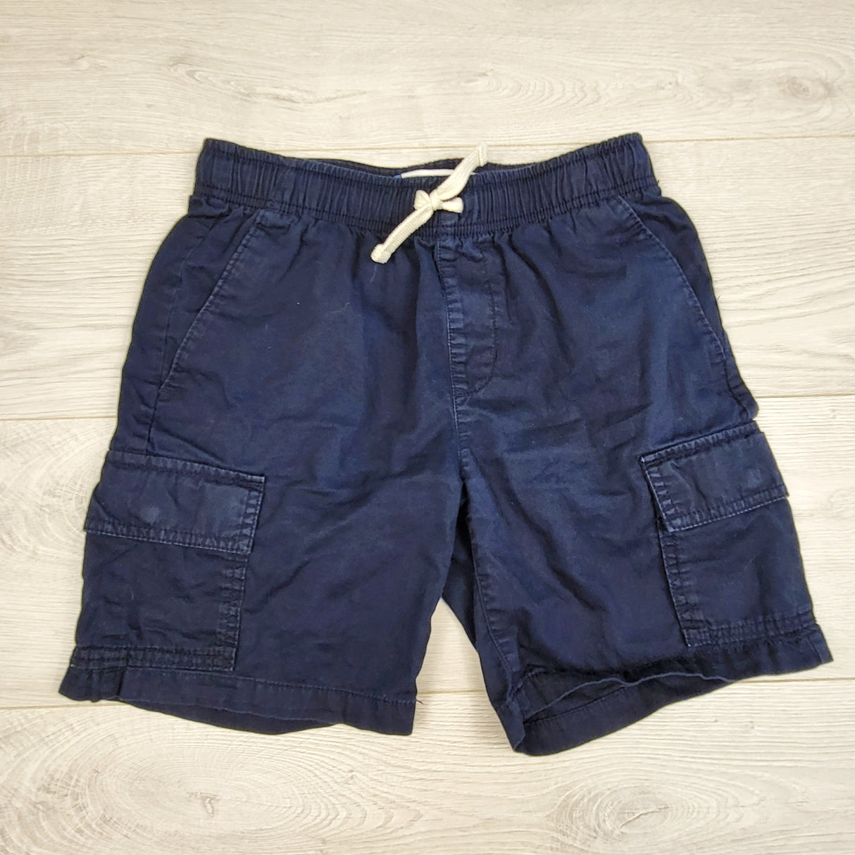 PS03 - Old Navy navy drawstring cargo shorts. Size 10/12