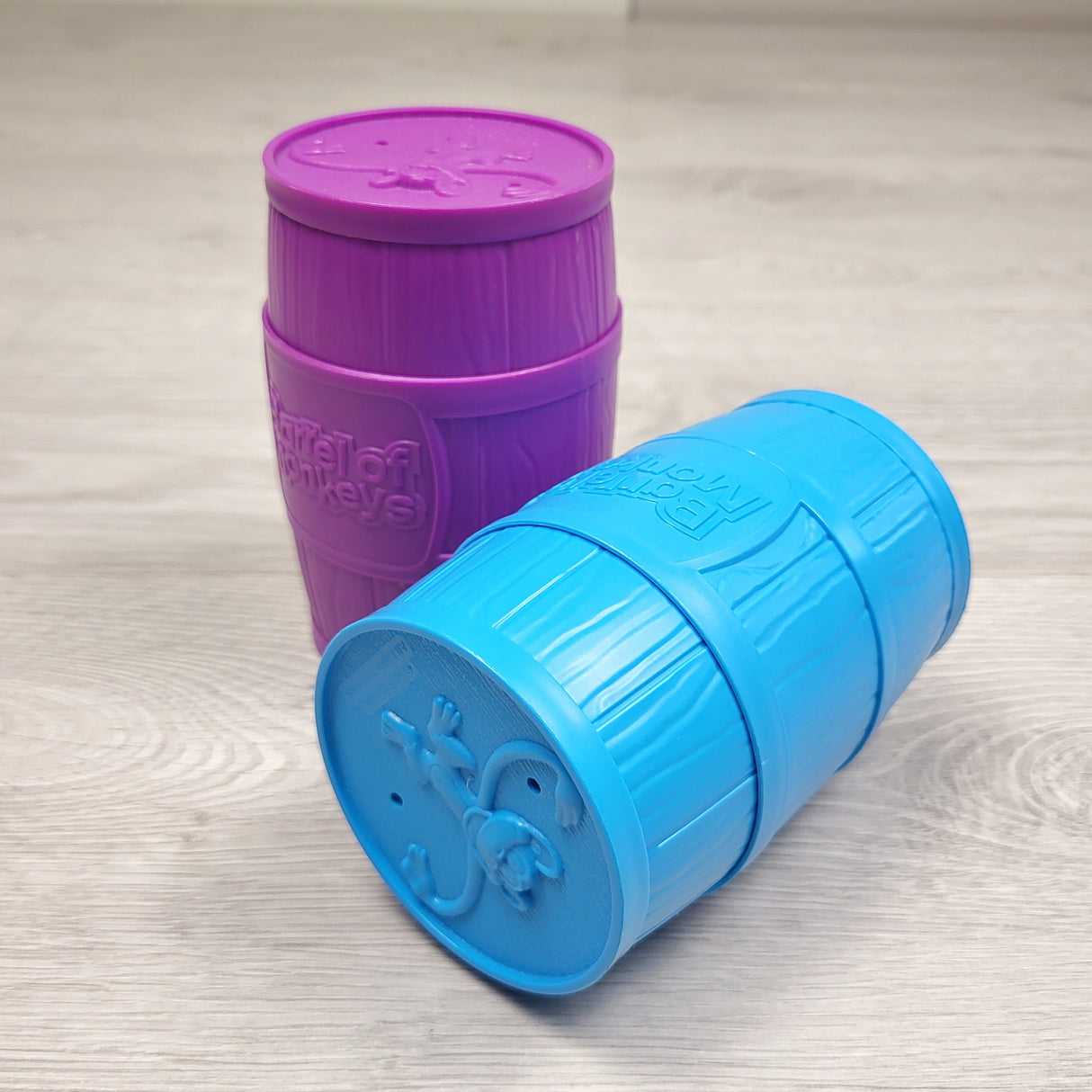 MHAN11 - Barrel of Monkeys toys