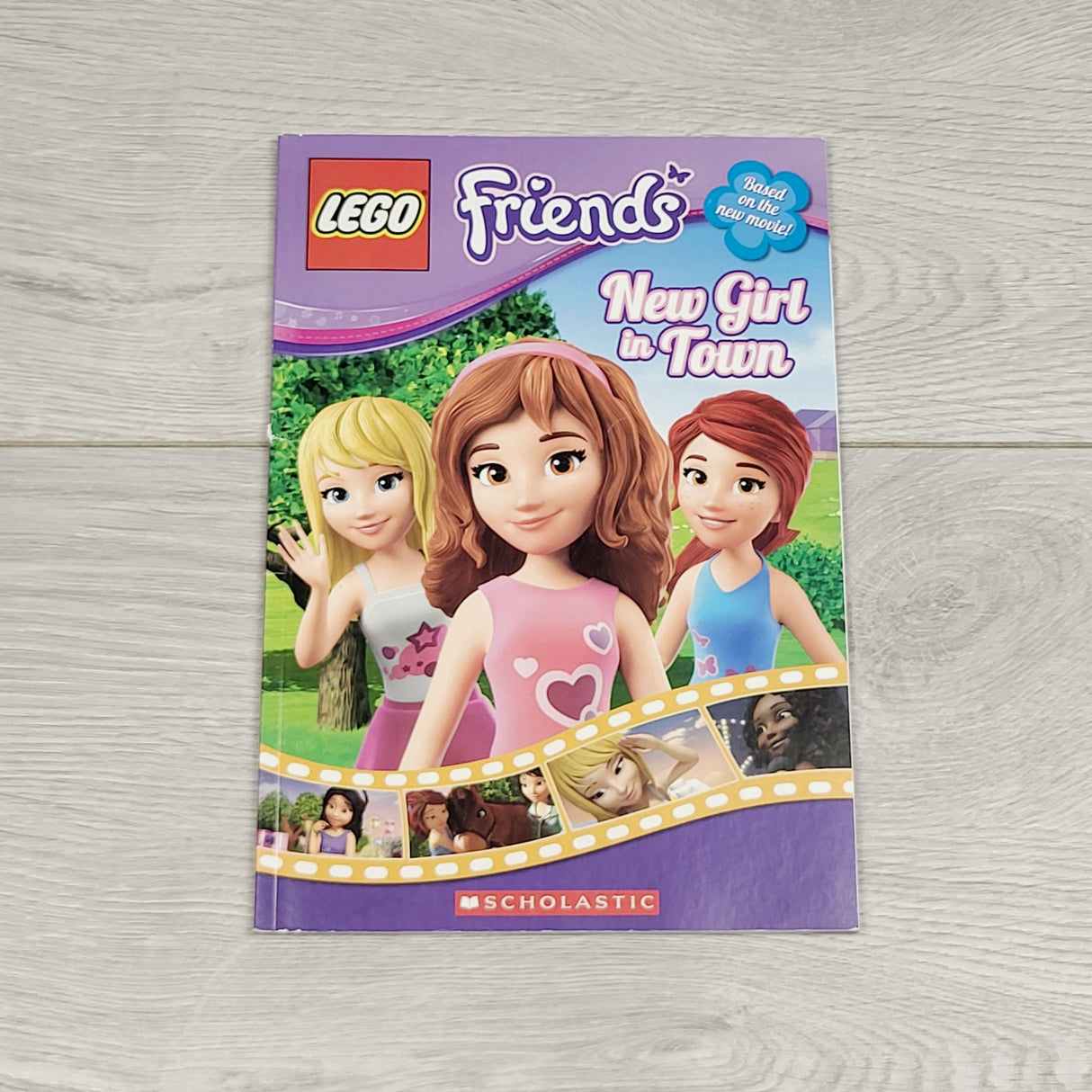 MBRS1 - LEGO Friends: New Girl in Town. Soft cover chapter book