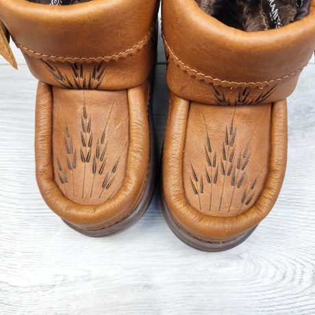 DDWN1 - New without tag - Manitobah Mukluks "Gatherer" waterproof boots. Size 6 🍁