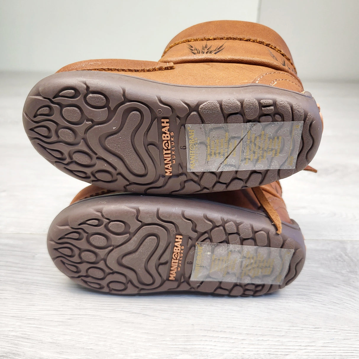 DDWN1 - New without tag - Manitobah Mukluks "Gatherer" waterproof boots. Size 6 🍁
