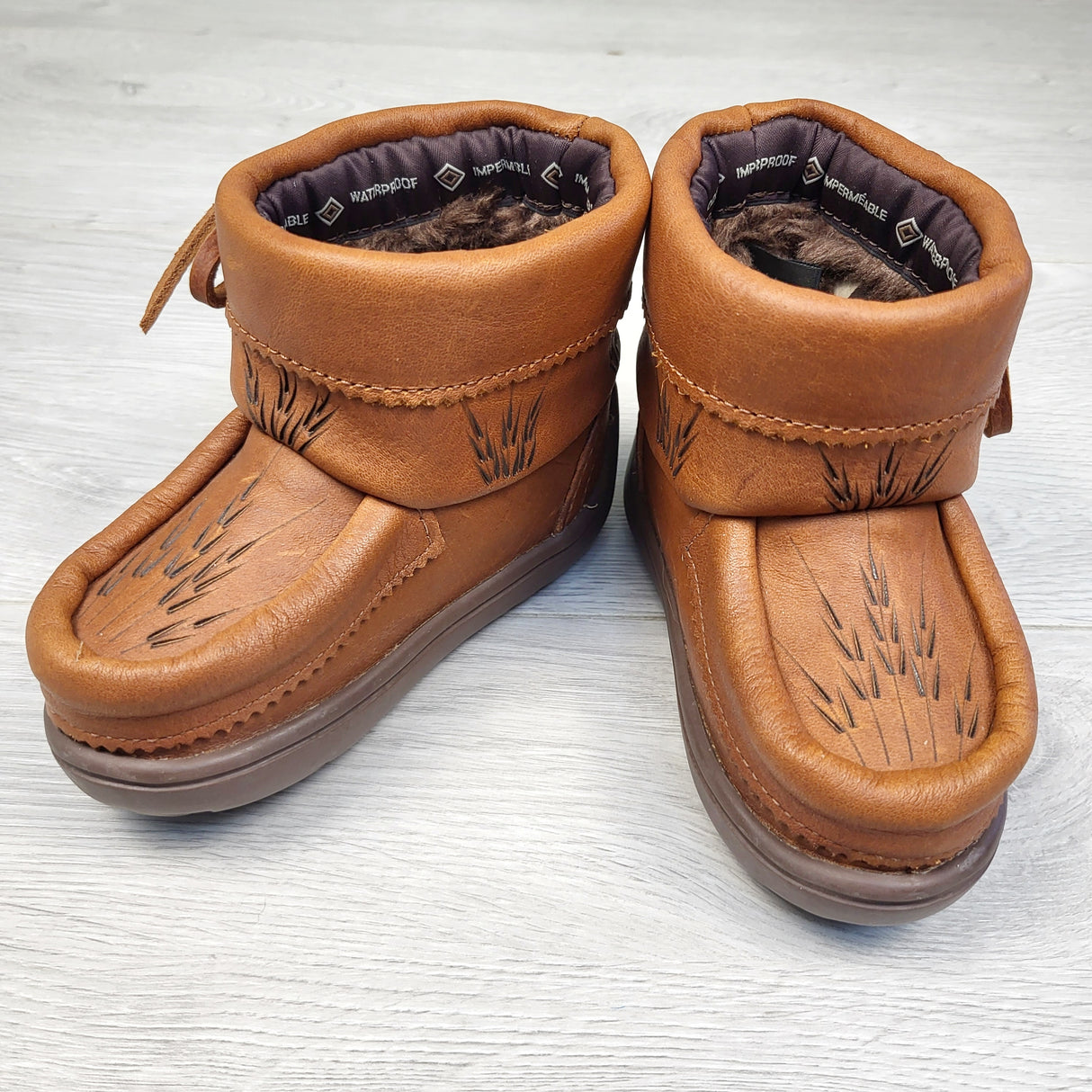 DDWN1 - New without tag - Manitobah Mukluks "Gatherer" waterproof boots. Size 6 🍁