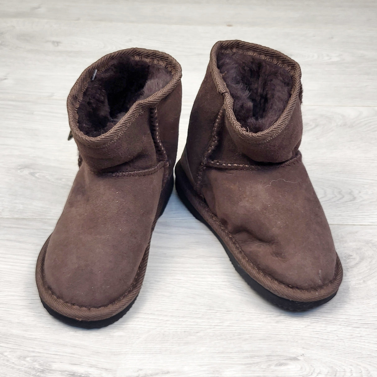 DDWN1 - NEW - Merino Craft chocolate brown Ugg boots. Size 8