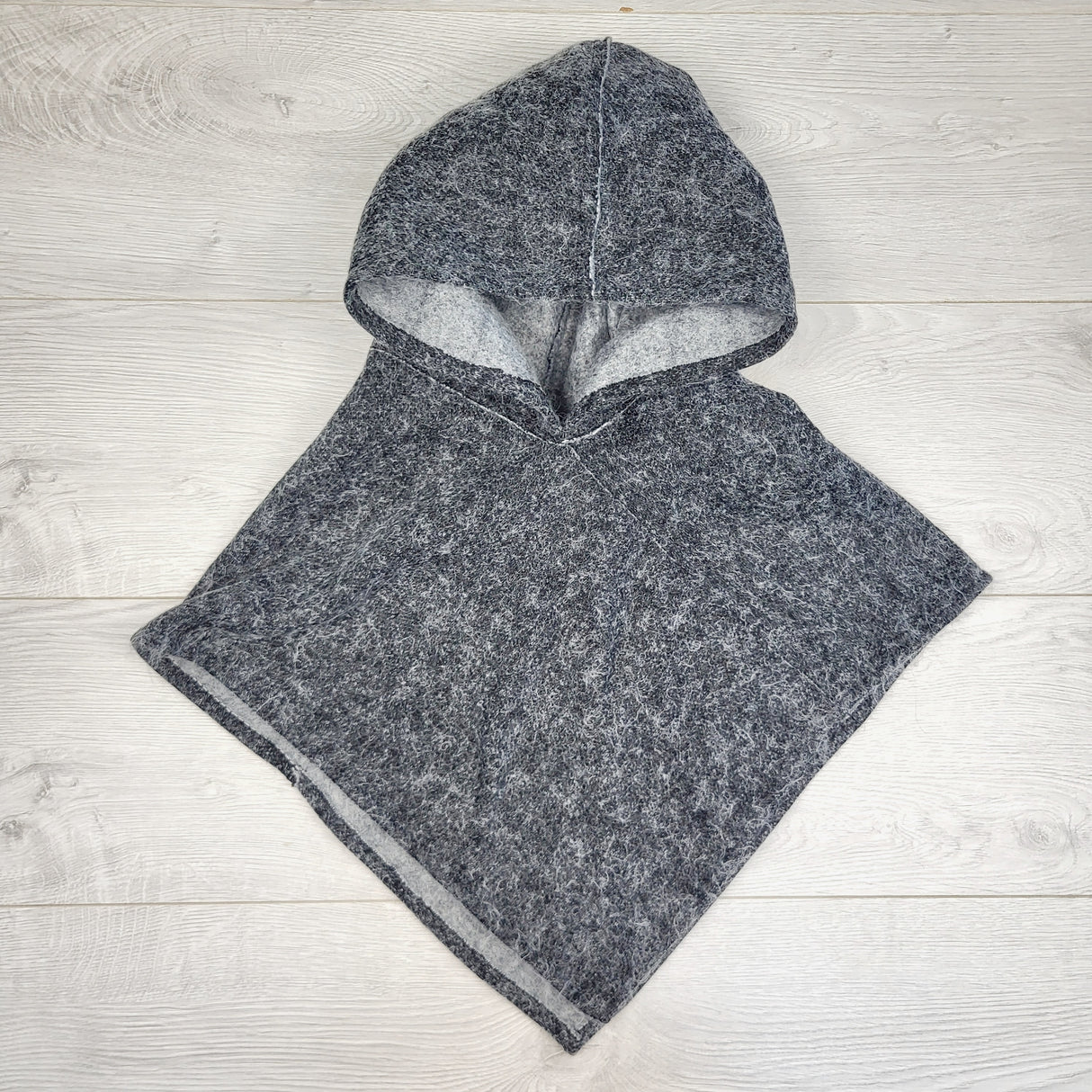 JUDM2 - Van Kids Apparel grey wool hooded poncho. Approx 2-4T 🍁