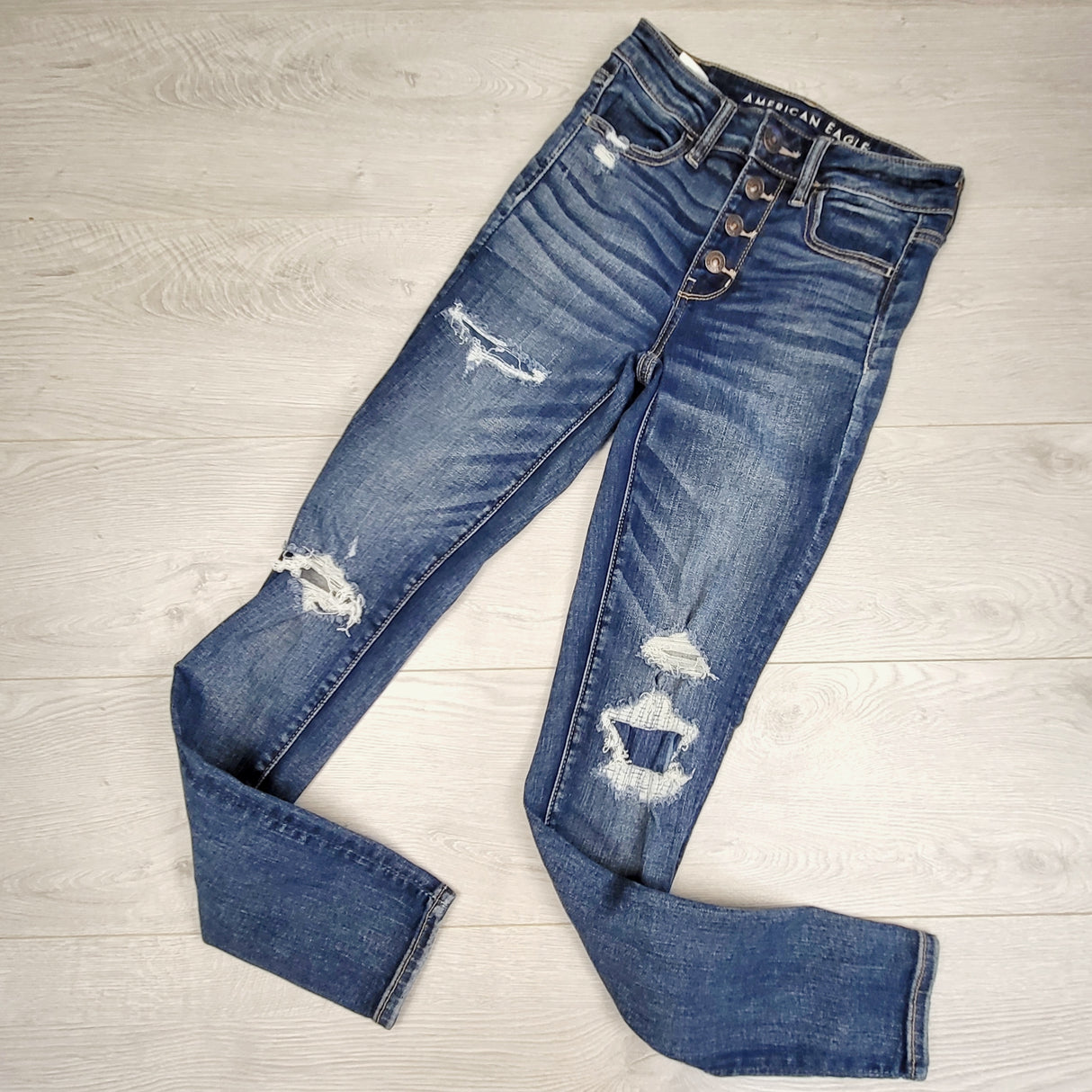 OAG1 - American Eagle distressed high rise jeggings. Adult size 2