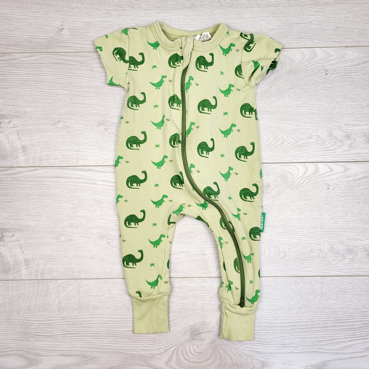 ROWB11 - Parade green organic cotton romper with dinosaurs. Size 3-6 months 🍁