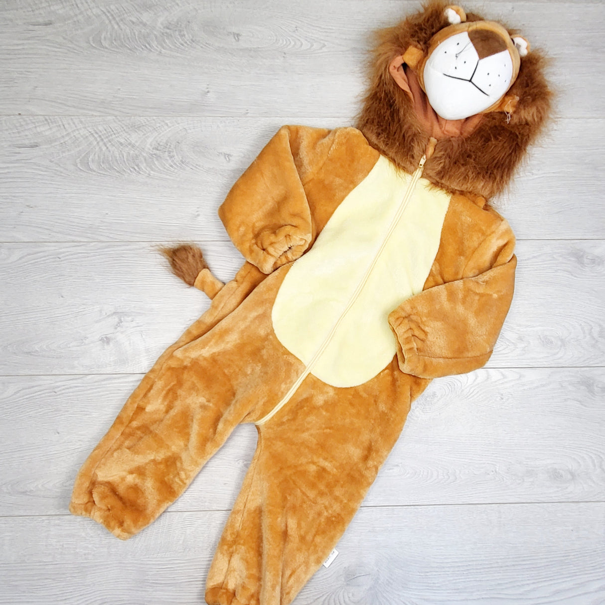 ROWB11 - Plush lion costume. Approx 24 months