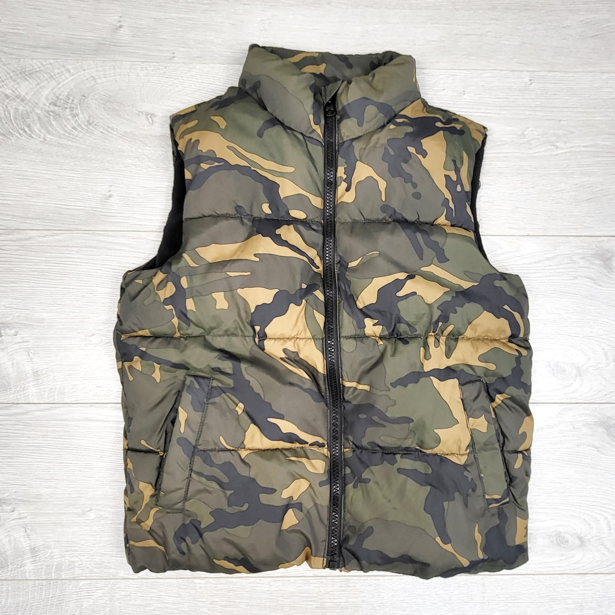 JUDM4 - Old Navy camouflage fleece lined puffer vest. Size 8