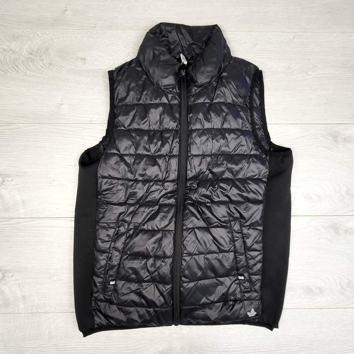JUDM4 - Canadiana black quilted vest. Size 10/12