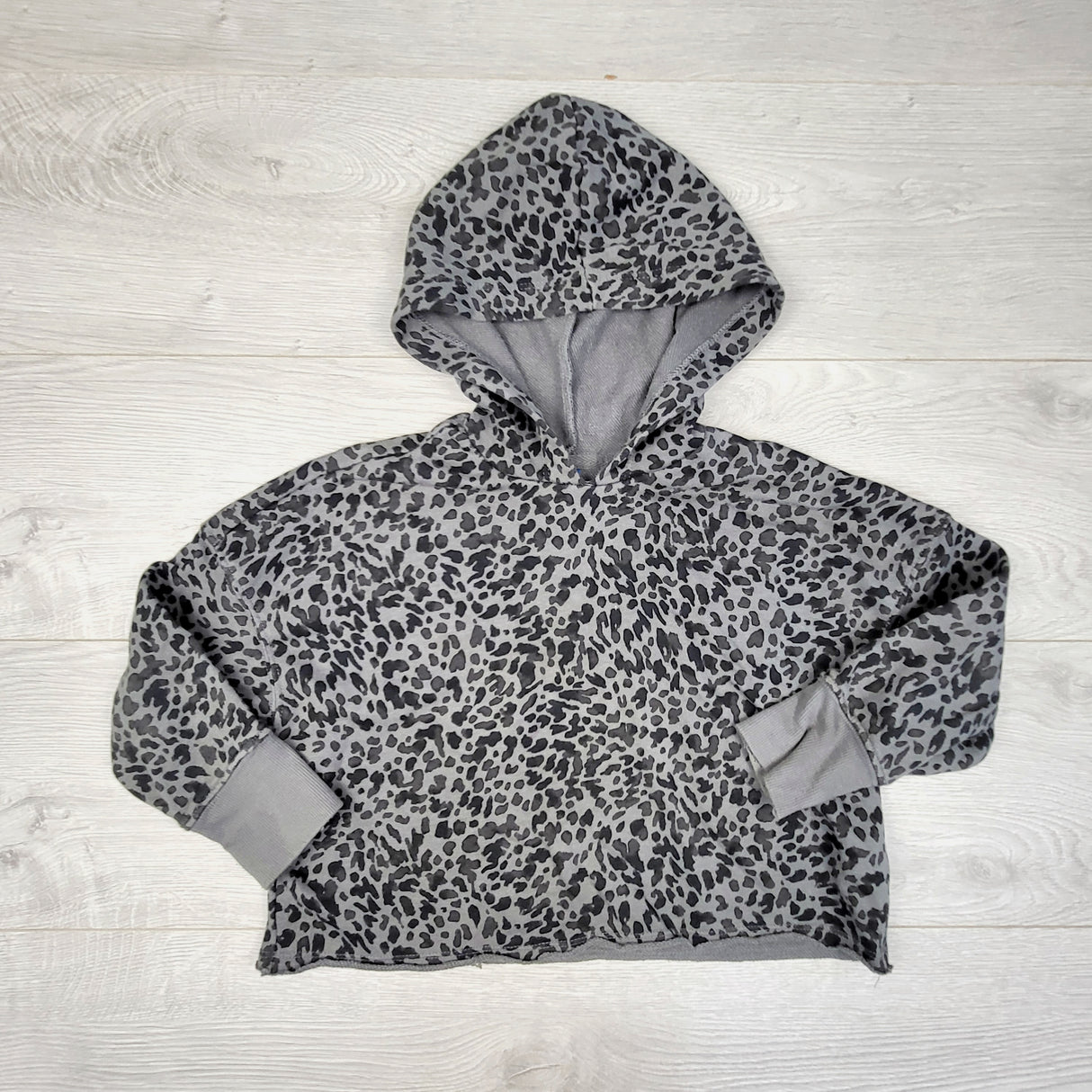 ESZ1- Old Navy leopard print hooded top. Size 5T