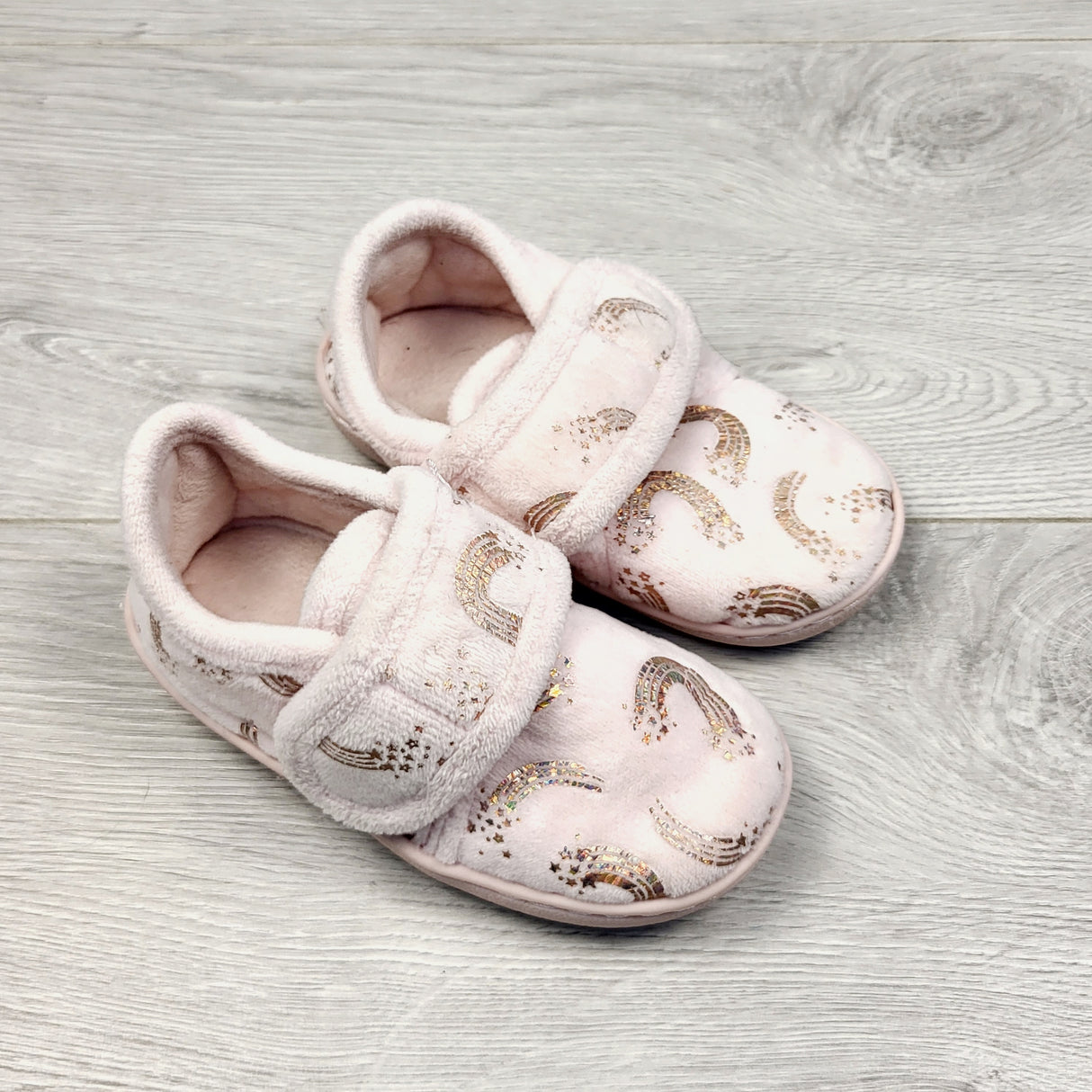 STML2 - Pink hard sole slipper with rainbows. Size 5/6