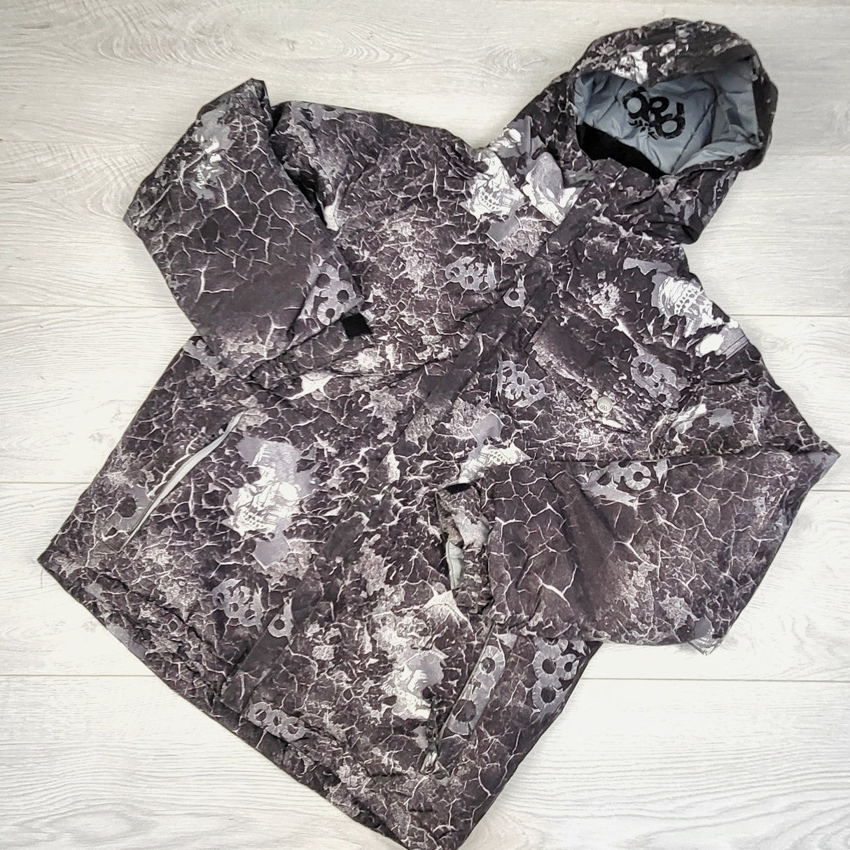 JUDM5 - Mannual fleece lined snow coat. Size large