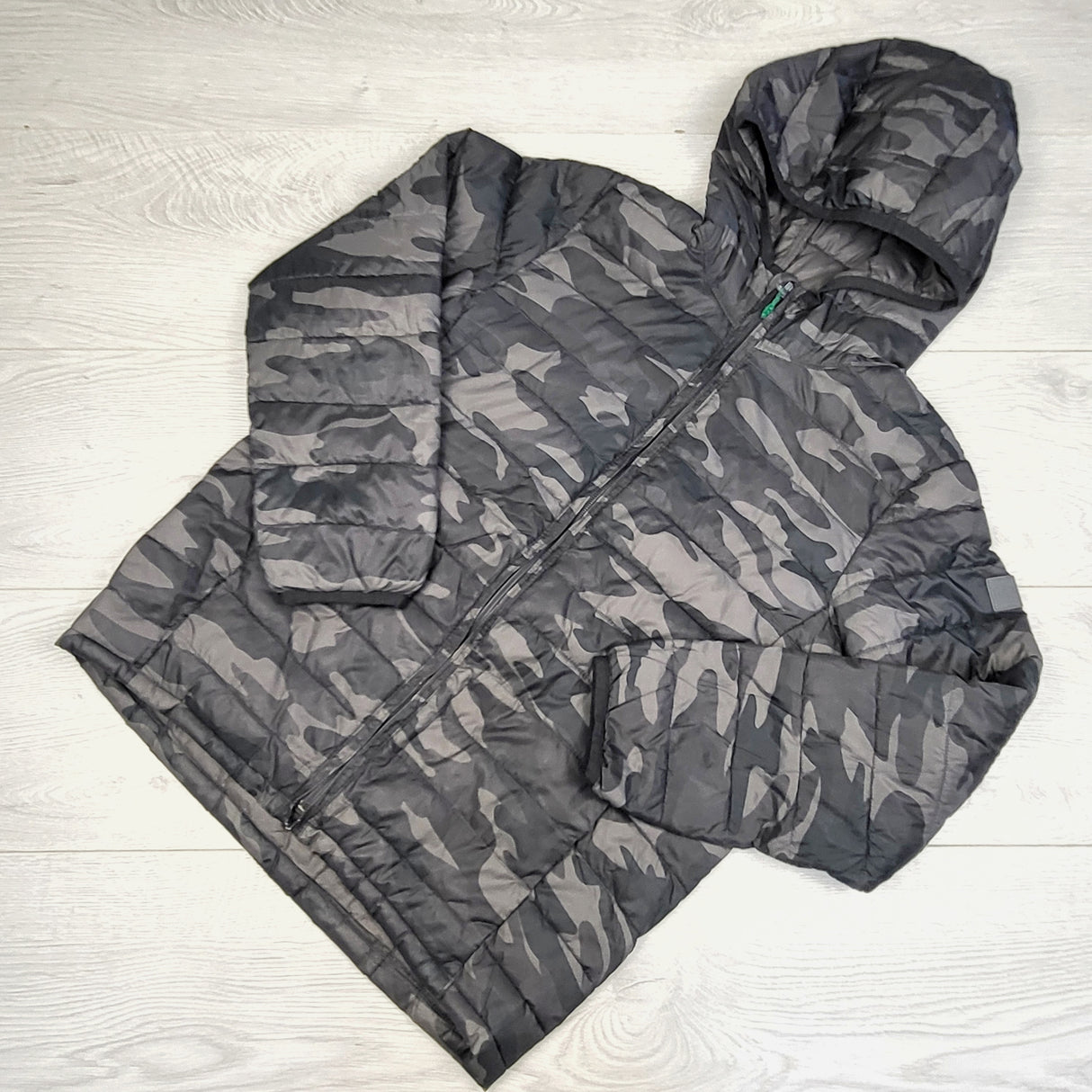 JUDM5 - Gap camouflage puffer coat. Size large
