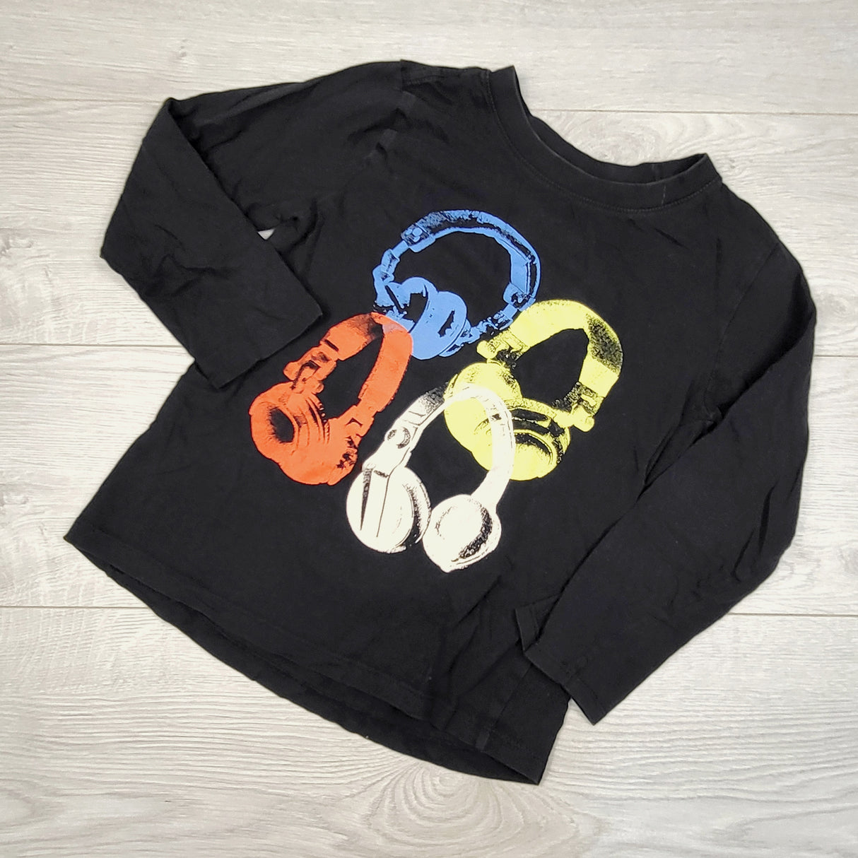 CBRD1 - Sears black long sleeved top with headphones. Size 7/8