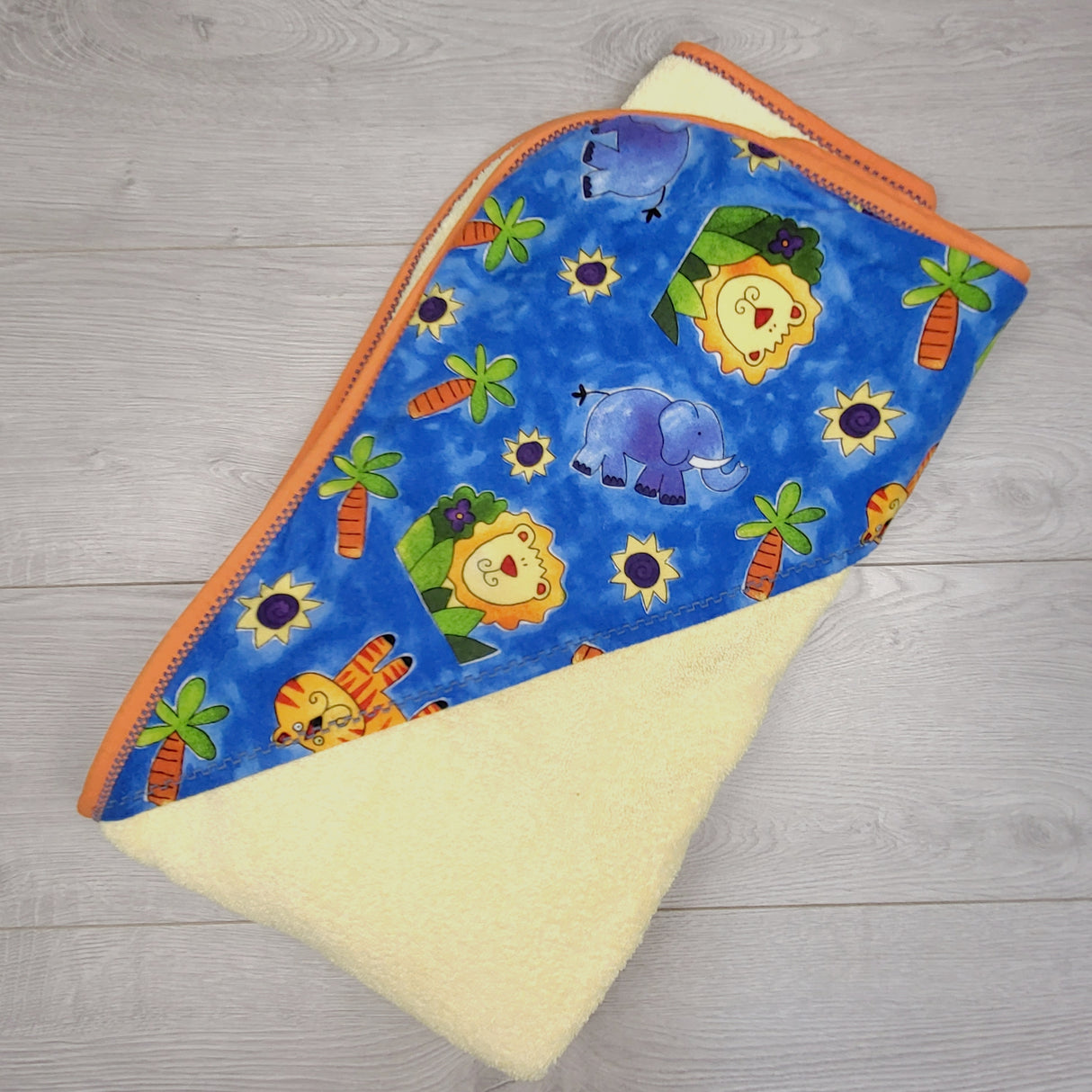 ULRT1 - Large handmade terrycloth hooded towel with jungle animals