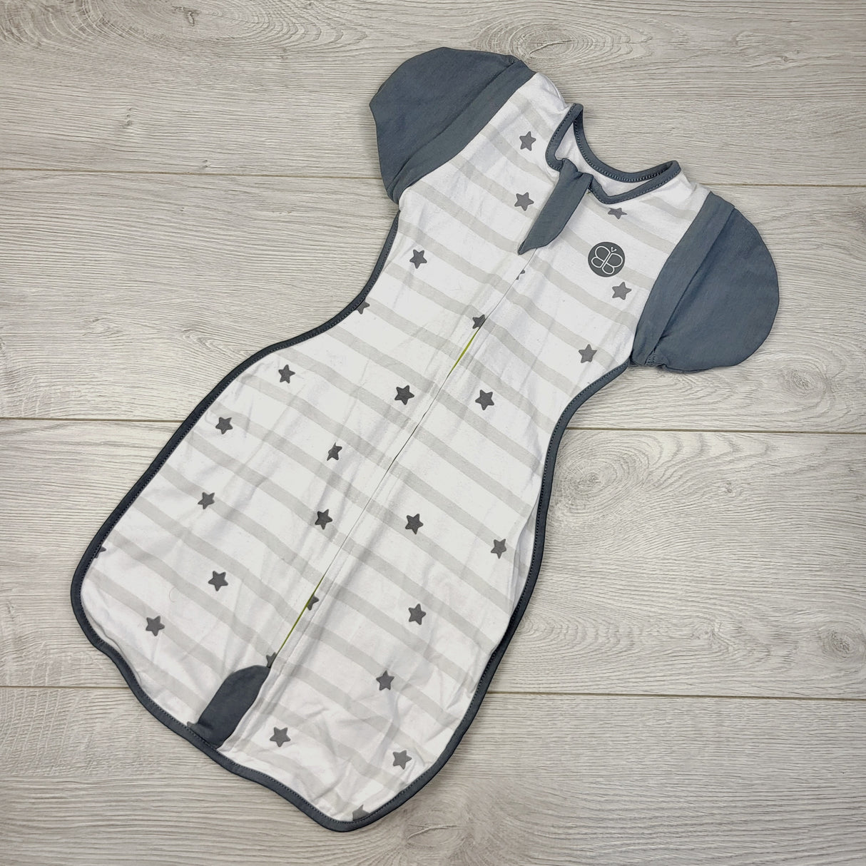 COHI2 - BB Luv grey transitional swaddle with removable arms. Size 6 to 13 lbs