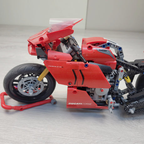 LPXT - LEGO Technic Ducati Panigale  set