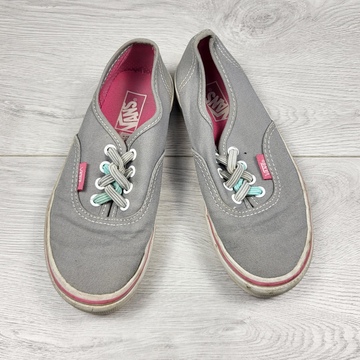 ESZ2 - Vans grey canvas shoes. Youth size 1
