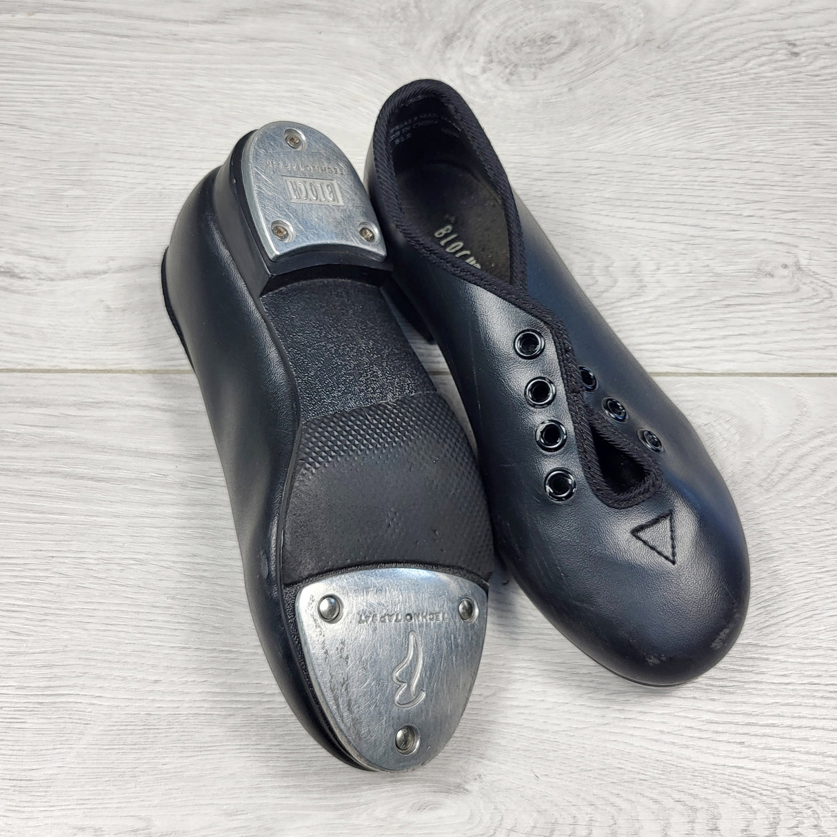 ESZ2 - Bloch tap shoes. Size 12.5