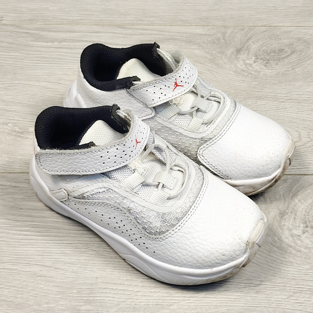 LESB1 - Nike Air Jordan shoes. Size 9