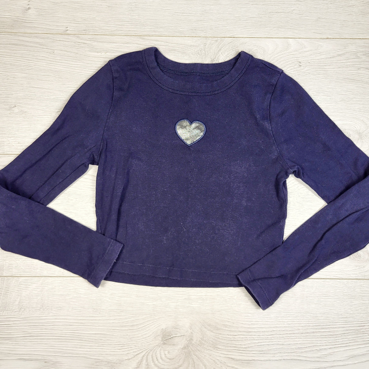 LESB1 - Gap navy cropped organic cotton top with heart. Size medium (8)