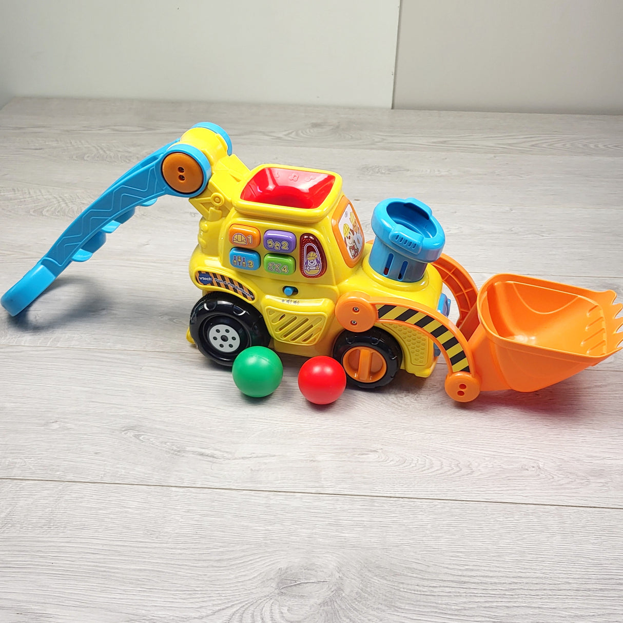 COHI3 - VTech Pop-a-Balls Push Pop Bulldozer. LOCAL pick up or delivery only
