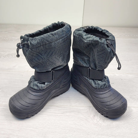 CBRD3 - Outbound black patterned insulated snow boots. Size 13