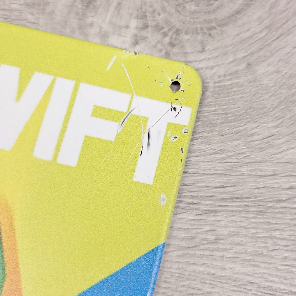 ZPXT2 - Taylor Swift tin wall hanging