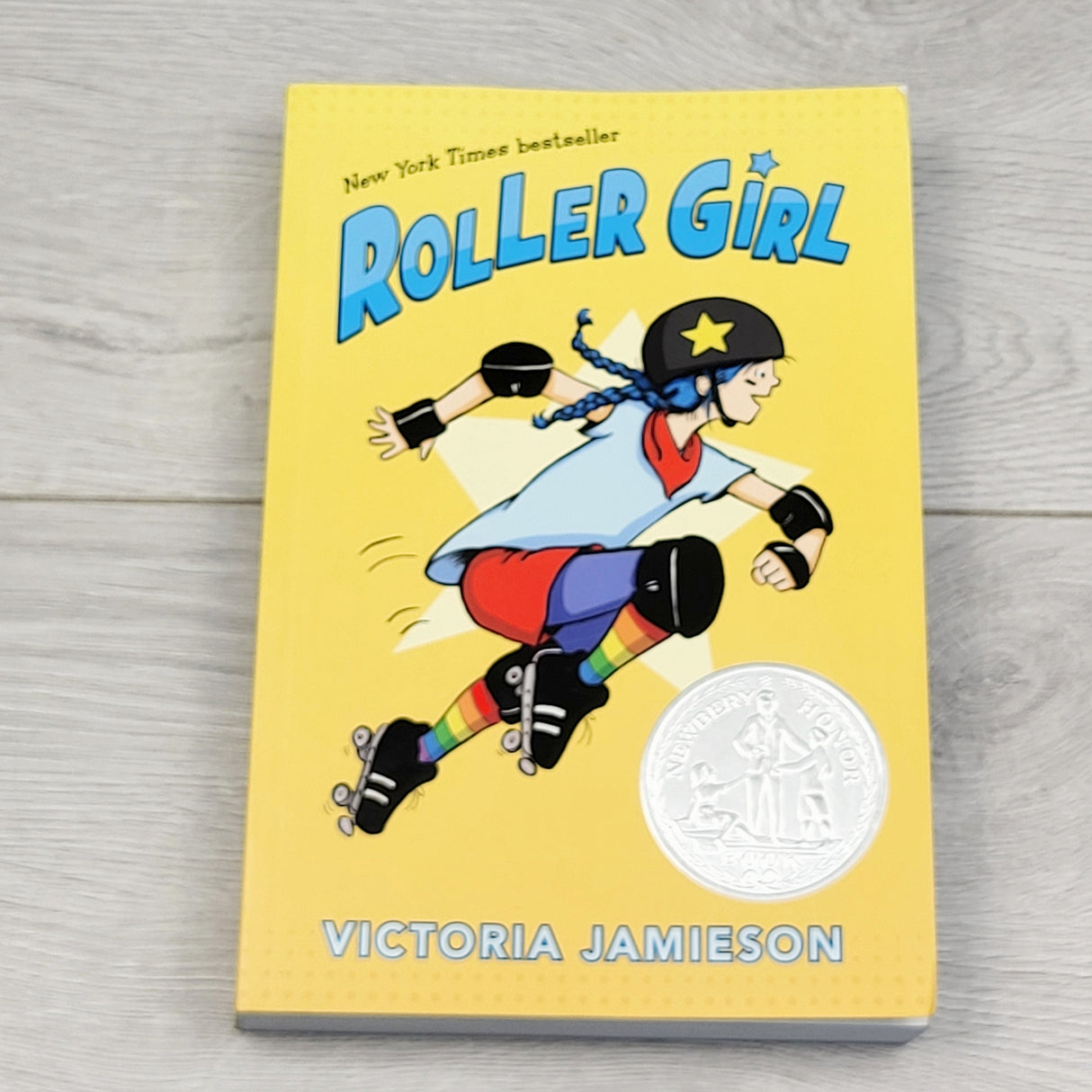 ZPXT2 - Roller Girl. Soft cover full colour graphic novel