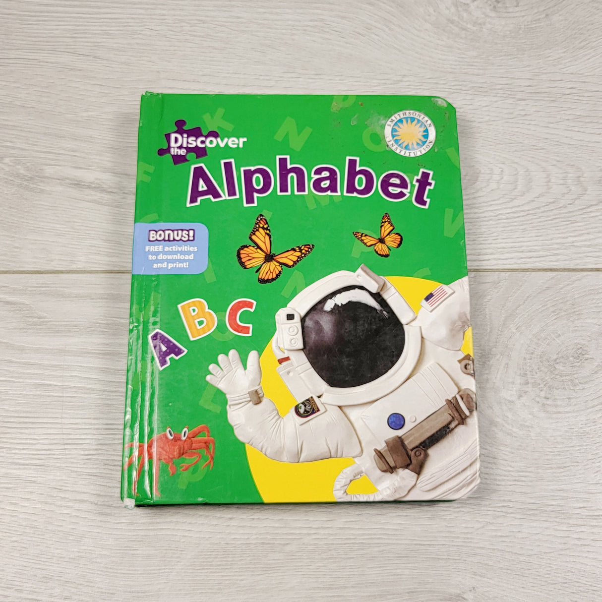 MLM1 - Discover the Alphabet. Board book