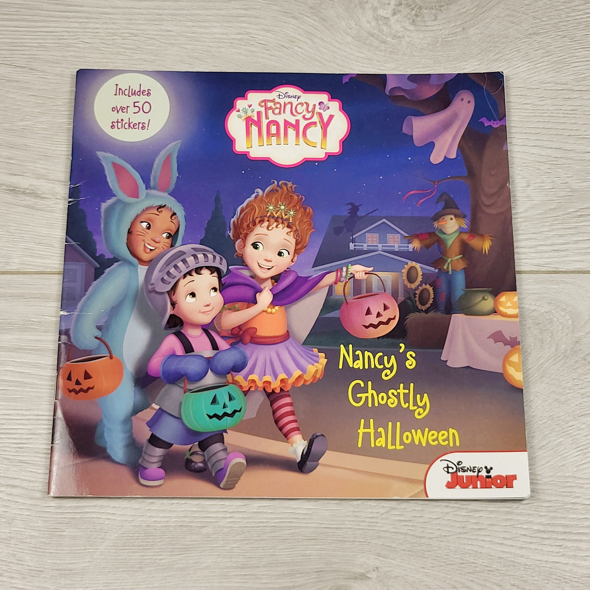 MLM1 - Nancy's Ghostly Halloween. Soft cover Fancy Nancy book
