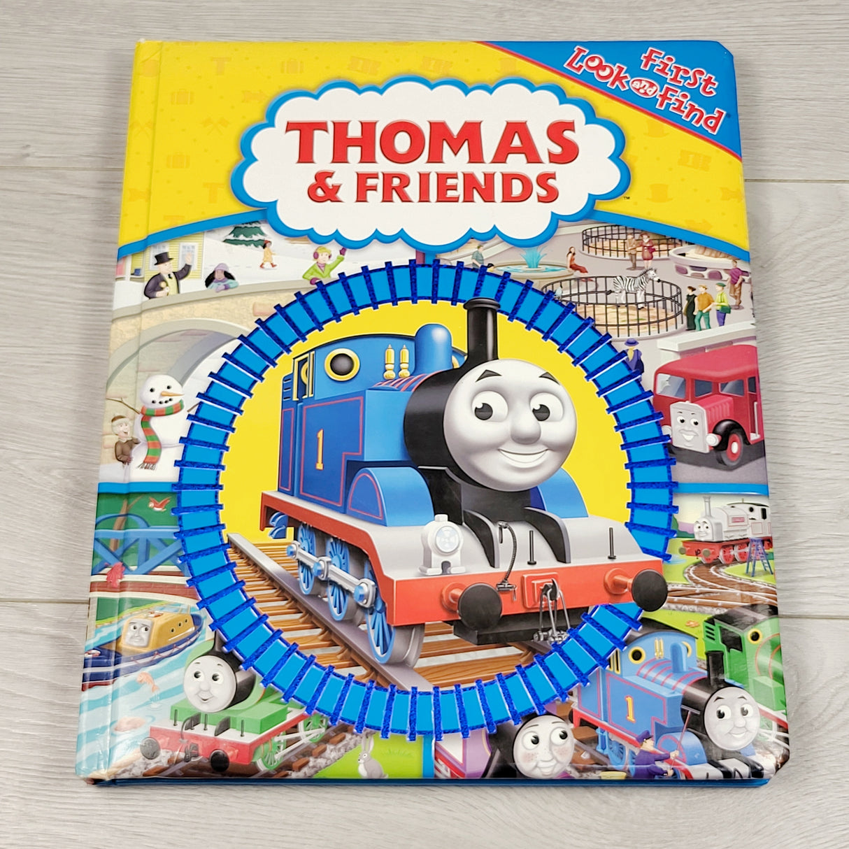 MLM1 - Thomas and Friends large look and find book