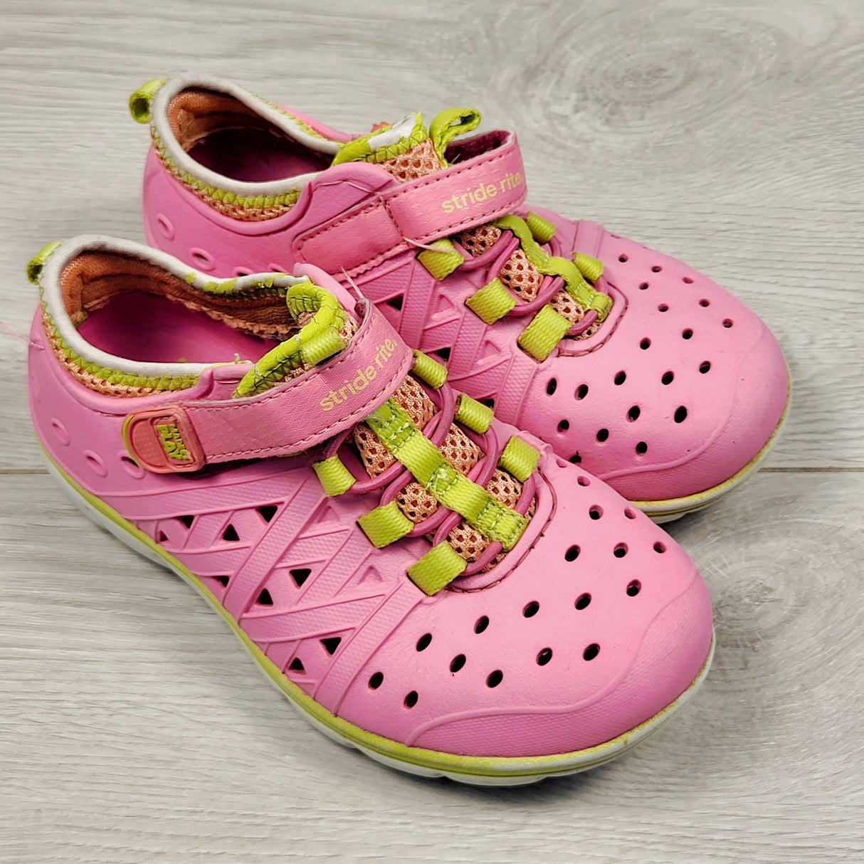 MLM2 - Stride Rite pink "Phibian" water friendly sneakers. Size like a 9