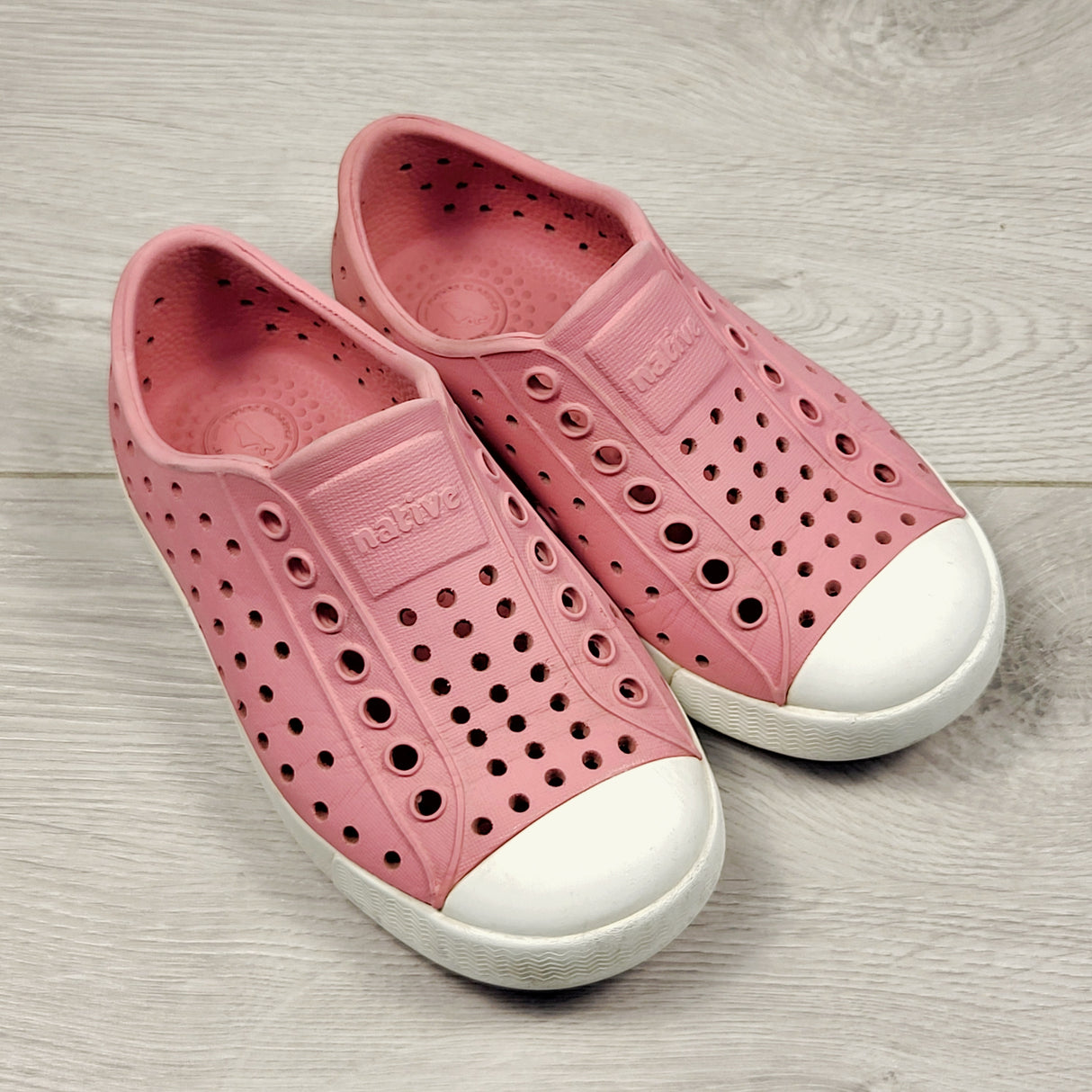 MLM2 - Native brand pink rubber shoes. Size 8