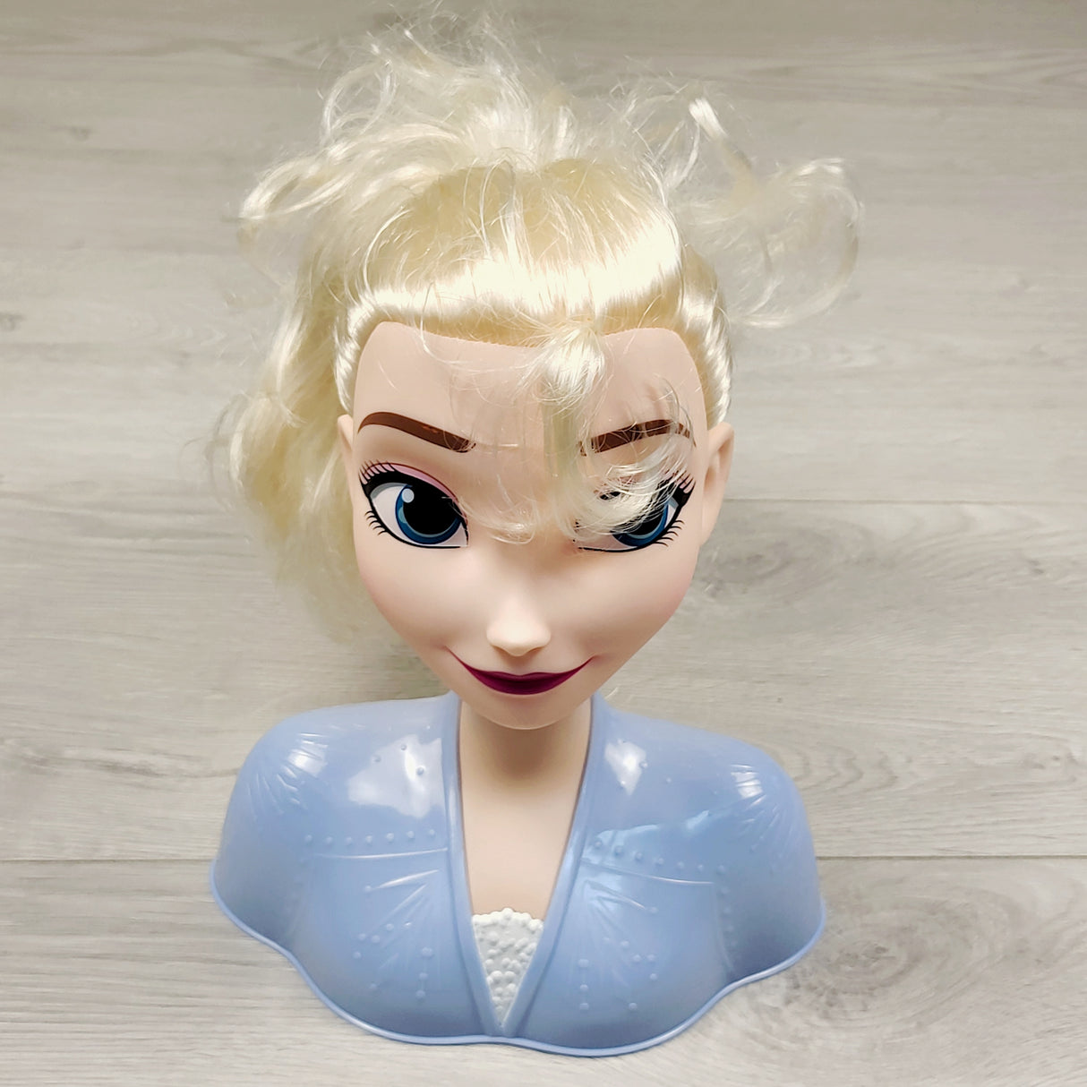 MLM2 - Disney Frozen Elsa Styling Head - LOCAL pick up or delivery only