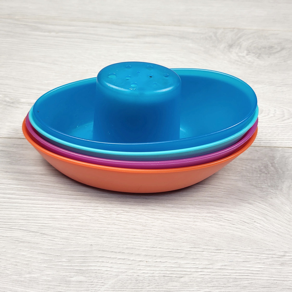 ALNG2 - Plastic boat shaped bath toys