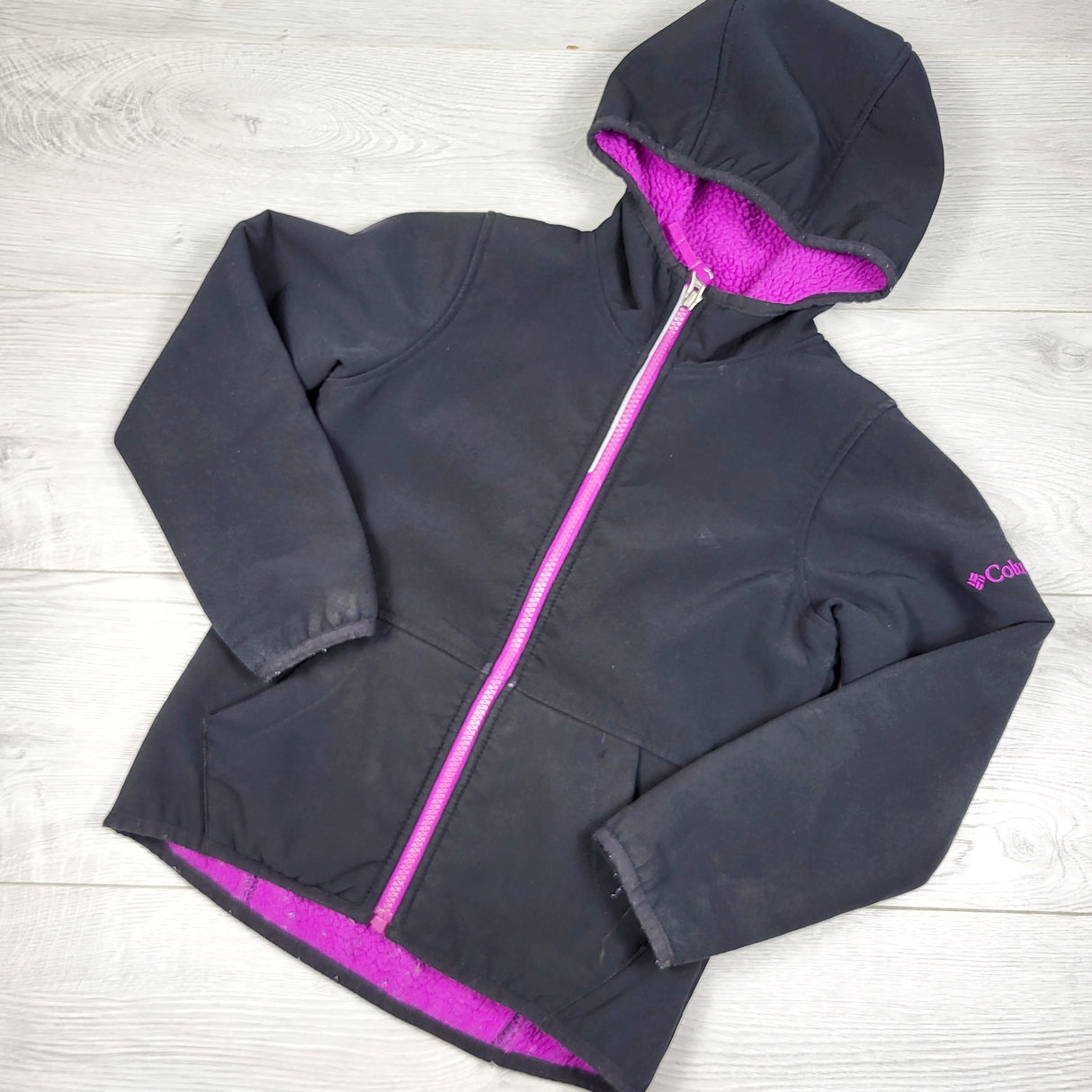 ESZ3 - Columbia black minky lined "Whirl" water and wind resistant jacket. Size XS