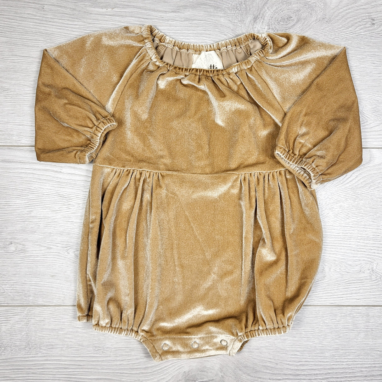STHA1 - Vignette "Daisy" velvet bubble romper. Size 6-9 months