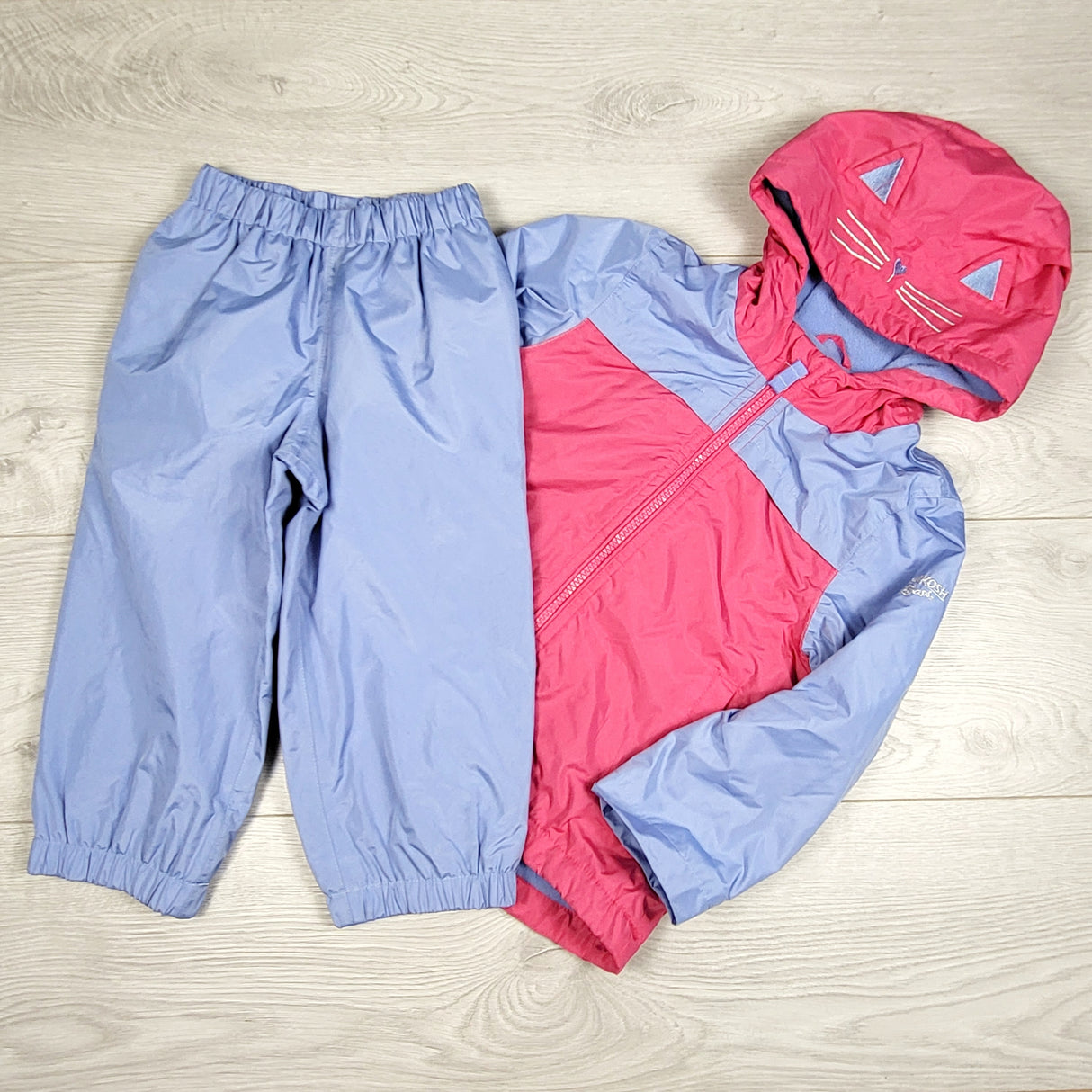 TSTB11 - Oshkosh pink and blue fleece lined 2pc rain suit. Size 3T